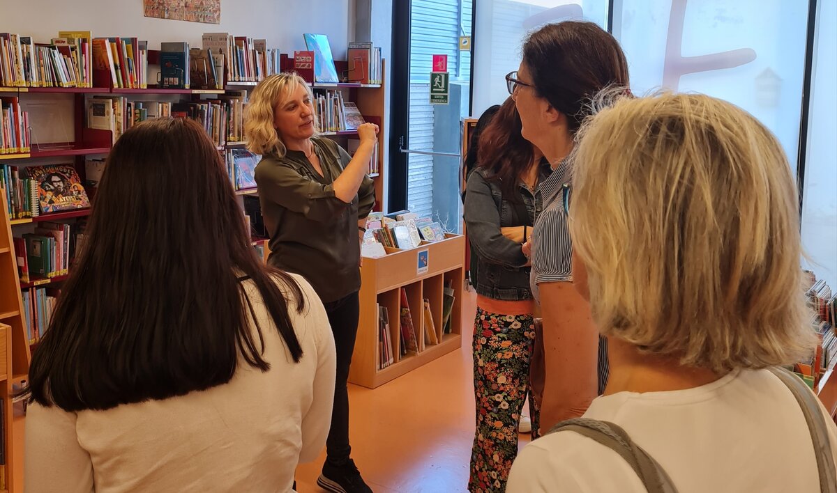 Visita Guiada A La Biblioteca Jaume Vicens I Vives De Roses Amb Els